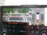 パノラミックビューモニター付きです。車両を上から見たような映像をディスプレイオーディオ画面に表示。運転席からの目視だけでは見にくい、車両周辺の状況をリアルタイムでしっかり確認できます。