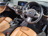 ☆センターパネルを運転席側に僅かに傾けたBMW独特のインパネ☆【駆け抜ける歓び】はここからもスタートしております☆