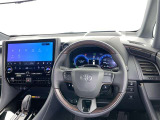 運転席まわりです。 各操作スイッチは使いやすい位置に配置されてます。