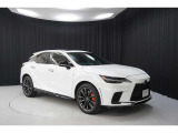 LEDヘッドランプにはアダプティブハイビームシステム「AHS」を採用。光検出カメラで車両検出をし、先行車や対向車に直接ハイビームを当てないように部分遮光します。