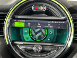 【Bluetooth】ナビゲーションと携帯電話/スマートフォンをBluetooth接続することができます。接続するとハンズフリーで使用することができるので、とても便利です!