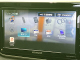CDやUSB、Bluetoothなど、多彩なソースに対応。お好みの音楽を車内で楽しめます。快適なドライブのお供に最適です。