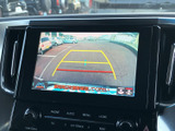 駐車時の安全性を高めるバックモニター。狭い場所でも、後方の状況をしっかり確認できます。運転に自信がない方にもおすすめです。