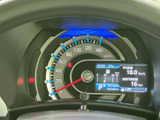 視認性の高いメーターは、運転に必要な情報を的確にドライバーに伝えます。運転状況を一目で把握し、安全な運転をサポート。