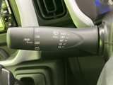 雨天時の視界を確保するワイパー操作は、スムーズに行えます。噴射機能も搭載し、汚れたフロントガラスをクリアに保ちます。