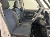 ゆったりと座れる運転席シートですのでストレスなく運転が出来ますよ!