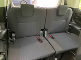サードシートも十分にスペースがあり、大人も快適に乗車可能。多様なニーズに対応できる、使い勝手の良い空間です。
