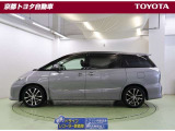 狭い駐車スペースなどでの乗り降りの際に便利なスライドドアです。雨の日でもドアの内側は濡れにくく、両側電動で内側からも開閉できます。