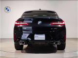 大型のL字型のリアランプもLEDライトを採用。洗練されたデザインにより、シャープなLEDランプの点灯します。後ろからの見た目にもこだわっております。