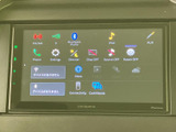 多彩な機能を搭載したオーディオ画面は、運転中のエンターテイメントを充実させます。直感的な操作で、快適なカーライフを。