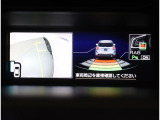 サイドカメラを装備しており、運転席から確認しにくい車両側方の状況を映し出してくれます!!