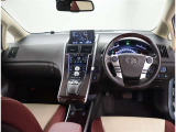 オシャレなインテリアで運転する気分も盛り上がりますよね^^