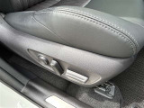 パワーシート搭載。微妙な調整が手軽にでき、最適なポジションで運転することが可能です。