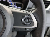 アダプティブクルーズコントロール機能付きです。走行中に先行車の様子を検知しながら、設定した車速の範囲内で先行車との距離のキープを支援します。詳細は販売店スタッフまでおたずねください。