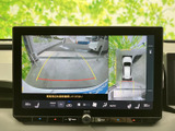 後退確認モニターで、駐車時の安全性を高めました。狭い場所でも安心して車を操作できるようになりました。