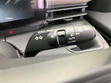 操作しやすいウインカーレバーは、スムーズな車線変更をサポート。直感的な操作感で、安全な運転をサポートします。