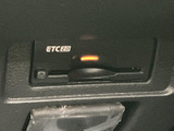 後方確認が容易なモニター画面。駐車や車庫入れの際に役立ちます。安全な運転をサポートする機能です。