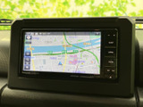 使いやすいナビ・オーディオシステム。運転に必要な情報を的確に表示し、快適なドライブをサポートします。音楽も楽しめます。