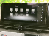 見やすいオーディオ画面で、お好みの音楽やラジオを快適に楽しめます。各種設定も直感的に操作でき、ドライバーに優しい設計です。