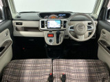 【インパネ】運転のしやすさを最優先に設計された見晴らしの良いフロントビュー。車両間隔が掴みやすく狭い道でも安心♪「安全」と「品質」を最優先に、安心してお乗りいただけるクルマを提供いたします。