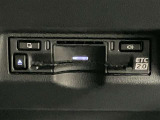 高速道路で便利な【ETC2.0】を装備しています。光ビーコン搭載で渋滞情報などナビゲーションと連動することで機能も充実いたします。他、観光施設に立ち寄るための高速料金割引サービス等もございます。