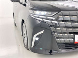 フォグランプ装着車です。暗い夜道の車両前方を明るく照らします
