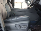 パワーシート搭載。微妙な調整が手軽にでき、ピッタリなポジションで運転することが可能です。