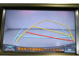 ハンドル操作に連動してガイドラインが変化するバックカメラ搭載です。クルマは構造上たくさんの死角がありますので、とても便利な機能ですね。あくまで補助の為の装備ですのでバックは目視での確認が大事ですよ!