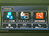 各種機能が満載で、快適なドライブをサポートします。音楽、地図、設定など、直感的な操作で楽しめます。