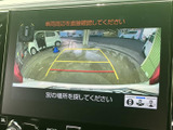 後方確認をサポートするモニター。狭い場所での運転や駐車も安心です。