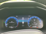 視認性の高いメーターで、速度やエンジン回転数などの情報を確認できます。運転に必要な情報を的確に把握できます。