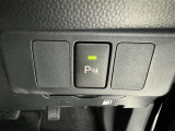 コーナーセンサーを車の前後に装備。障害物までの距離に応じて警告音を変えてお知らせ。縦列駐車時や駐車場・車庫などでの取り回しをサポートします。詳細は販売店スタッフまでおたずねください。