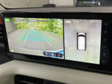 停車中に楽しめるTV機能。休憩時間などにニュースや番組をチェックできます。待ち時間も有効活用できる便利な機能です。