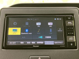 CDやラジオ、Bluetooth接続など、多彩なソースに対応。お好みの音楽をクリアな音質でお楽しみいただけます。快適なドライブを演出します。