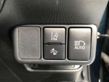 【TOYOTA SAFETY SENSE】 走行中に前方の車両等を認識し、衝突の可能性が有る時は警報音とブレーキで衝突回避と被害軽減をアシストしてくれます。安心してドライブをお楽しみいただけますね。