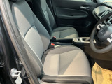 フィット感のあるシート。身体をしっかりと支えてくれるので、長時間の運転も快適にサポートしてくれます。