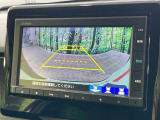 【バックカメラ】駐車時に後方がリアルタイム映像で確認できます。大型商業施設や立体駐車場での駐車時や、夜間のバック時に大活躍!運転スキルに関わらず、今や必須となった装備のひとつです!
