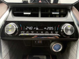 嬉しいオートエアコン装備です!1年中快適な室内に!車内温度を設定すると、風量を自動で調節してくれます♪