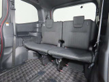 便利な5:5分割可倒式シートです。収納と乗車人数のバランスに優れています♪荷物の大きさに応じたラゲージスペースをフレキシブルに作り出せるので、シーンに応じた使い方ができます♪