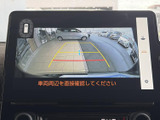後方確認をサポートするモニター。駐車時の安全性向上に貢献します。狭い場所でも安心の運転をサポートします。
