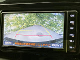 後方の状況を分かりやすく表示。駐車時の安全性を高めます。ガイドライン表示で、スムーズな駐車操作をサポートします。