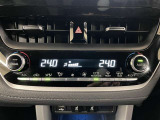 DUALスイッチを押すと運転席側と助手席側で別々に温度調節ができるエアコンです