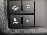 VSC(Vehicle Stability Control)付です。 横滑りを防止する装置です。 万が一の時に作動する、安全のための装置です。