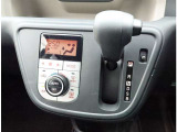 こちらのシフトは、車両にマッチしたデザインになっています!握りやすく、操作し易い配置になっていますので、いつも触れるシフトだからこそ、大切ですね!