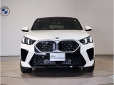【キドニーグリル】BMWは約90年もの間、ほぼ全ての車両にひと目でBMWだと分かるこの特徴的なフロントグリルが備えられ、デザイン・アイコンとして親しまれてきました。