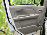 ドアトリムはシンプルながらも、使いやすい配置でまとめられています。運転に必要なスイッチ類も操作しやすく、運転に集中できます。快適な空間を提供します。