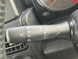 雨天時でもクリアな視界を確保できるワイパーレバー。操作も簡単で、安全運転をサポートします。