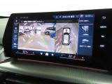 リアビューカメラ。ガイドラインとパークディスタンスコントロールで安全に車庫入れ可能。