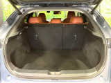 普段のお買い物や通勤、送迎等に十分な荷室スペースを確保しております。セカンドシートを倒すと、大きな荷物の積載も可能です♪