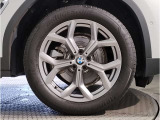【BMWアロイホイル】軽量かつ強度に拘ったアロイホイル。走行性能ポテンシャルを引き出す設計。車の足元を引き締めてくれる大きなポイントはアロイホイルです。